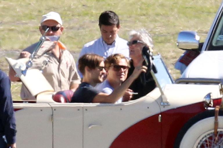 Leonardo DiCaprio e Tobey Maguire testam carro vintage para seu novo filme, The Great Gatsby