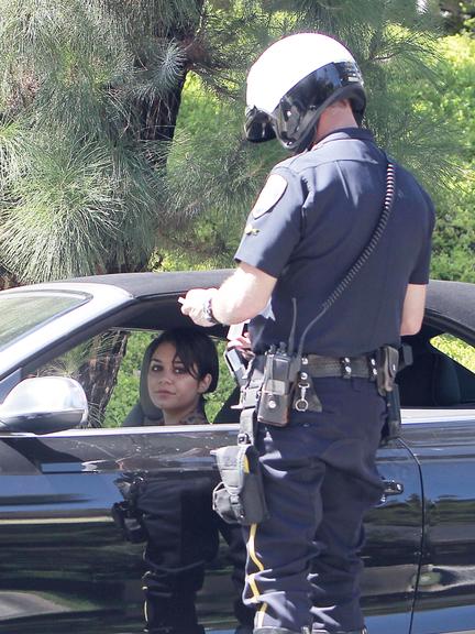 Vanessa Hudgens leva multa de trânsito em Los Angeles