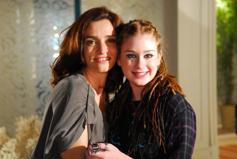 Jane (Gisele Fróes) e Vanessa (Marina Ruy Barbosa)