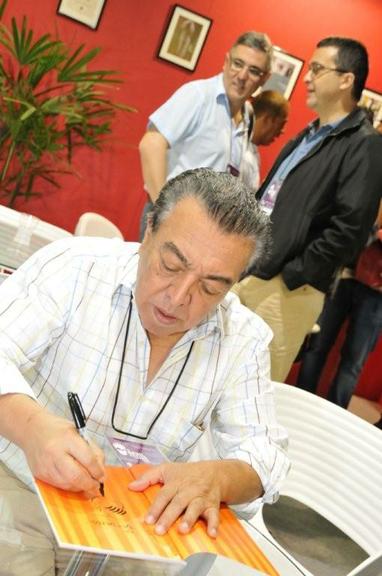 Mauricio de Sousa autografa ‘A Pipa e a Flor’