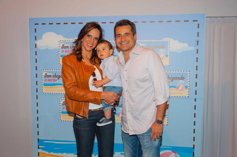 Virna e o marido Rodrigo Piovesan com o filho Pedro