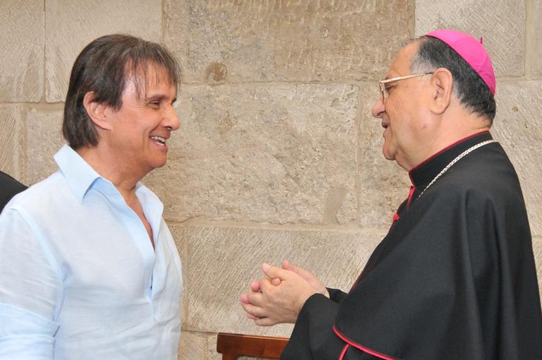 Roberto Carlos recebe medalha da Igreja Católica em Jerusalém