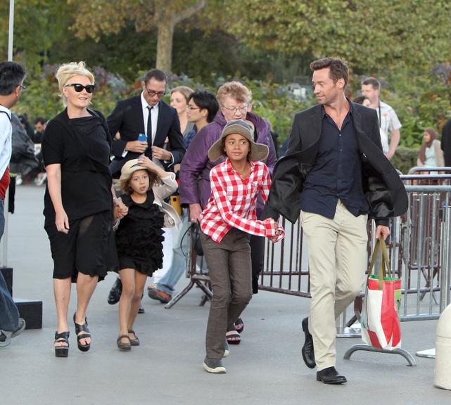 Hugh Jackman com a mulher, Deborra-Lee, e os filhos, Ava e Oscar