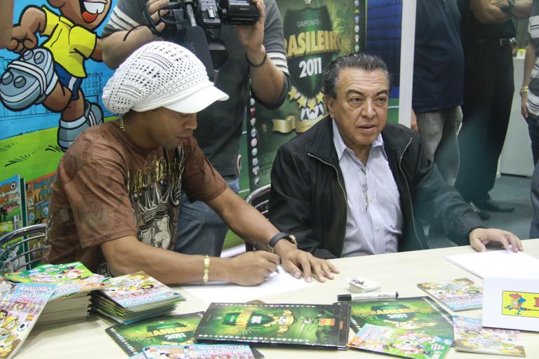 Ronaldinho Gaúcho e Mauricio de Sousa na Bienal do Livro