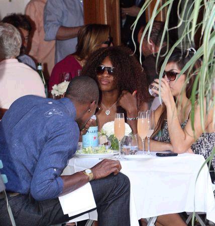 Serena Williams almoça com Adrienne Nicole Williams e marido, o jogador de basquete da NBA Chris Bosh