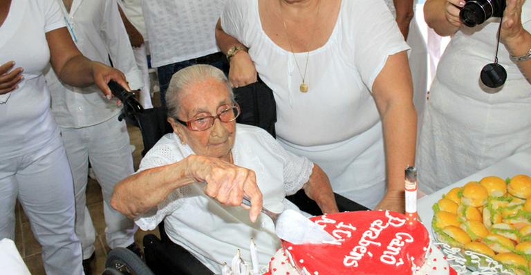 Dona Canô comemora seus 104 anos