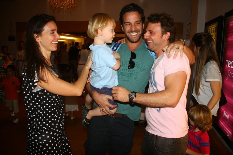 Carlos Bonow com a mulher Keila Kerber e o filho Conrado com Cássio Reis