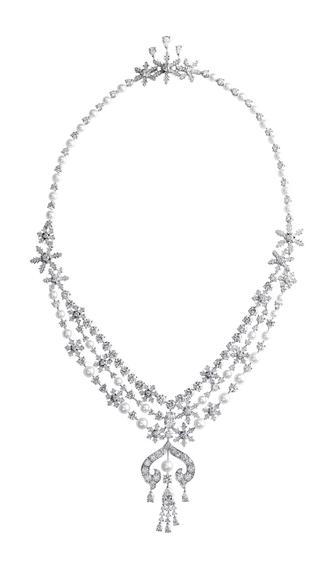 Colar de ouro branco com pérolas e diamantes Fabergé (faberge.com)