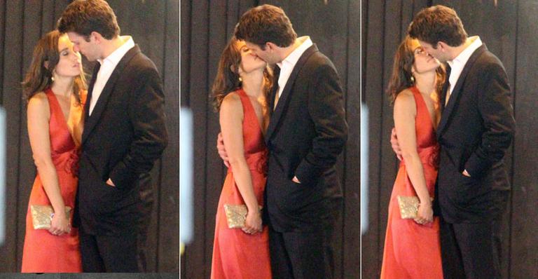 Pippa Middleton troca beijos com seu namorado, Alex Loudon, em Londres