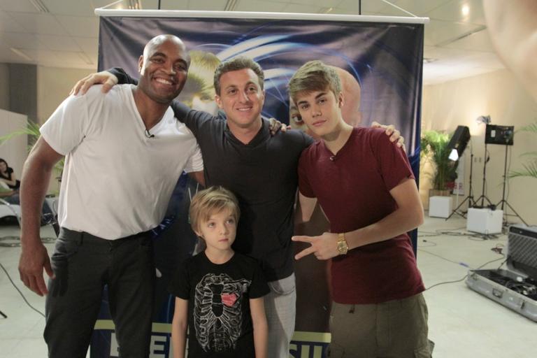 Anderson Silva, Luciano Huck e o filho, Joaquim, com Justin Bieber