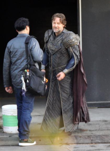 Russell Crowe durante as filmagens de 'Man of Steel'