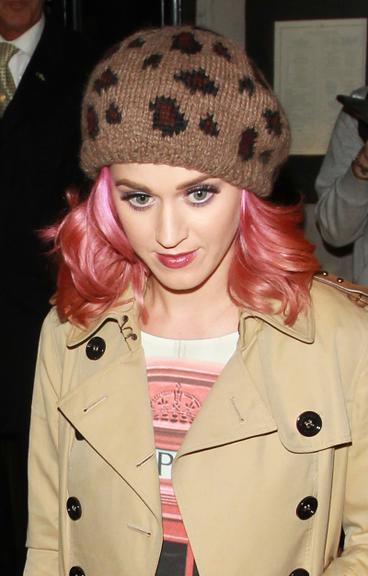Katy Perry deixa restaurante em Londres