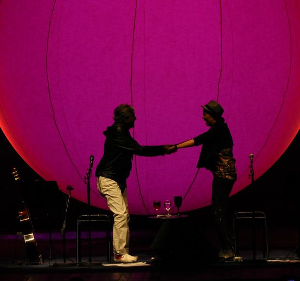 Caetano Veloso e Maria Gadú se apresentam em São Paulo