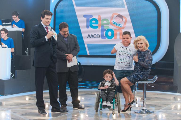 Celso Portiolli, Ratinho e Hebe Camargo se encantaram com a simpatia de Fernandinho e Felipão, no Teleton 2011