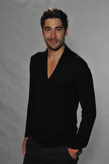 Victor Pecoraro é Rubinho, namorado de Cláudia (Giovanna Antonelli) em 'Aquele Beijo'