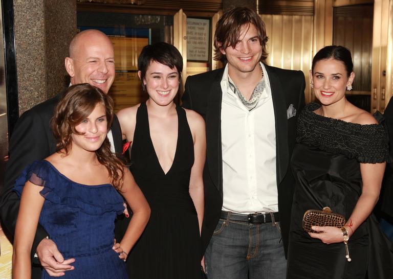 Bruce Willis, o casal Ashton Kutcher e Demi Moore, e as filhas de Bruce e Demi, Rumer e Tallulah, em 2007