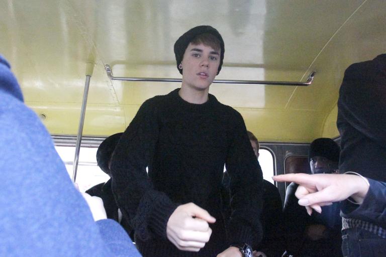 Justin Bieber: passeio de ônibus em Londres