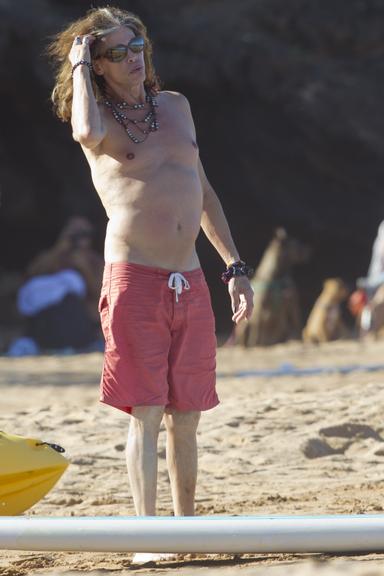 Steven Tyler curte férias no Havaí