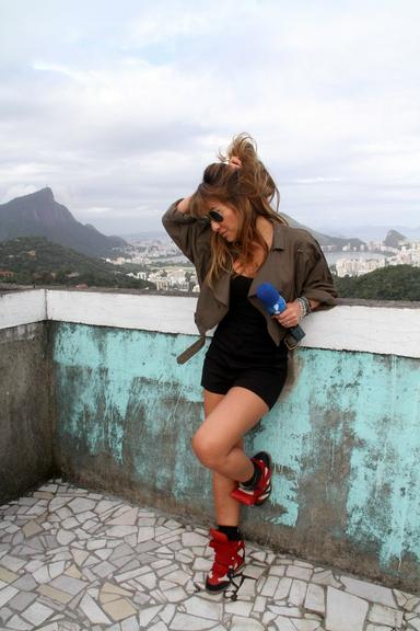 Sabrina Sato grava 'Pânico na TV' na Rocinha, no Rio de Janeiro