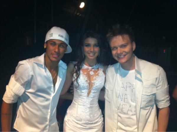 Paula Fernandes com Neymar e Michel Teló na gravação do 'Show da Virada'