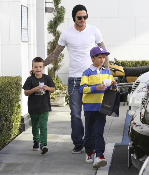 David Beckham faz compra com os filhos em plena Black Friday