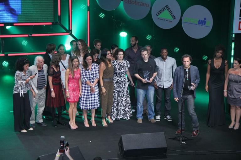 'Tapas e Beijos' foi premiada por Melhor Série e Melhor Tema Musical, para a canção de abertura cantada pelo grupo Calypso.