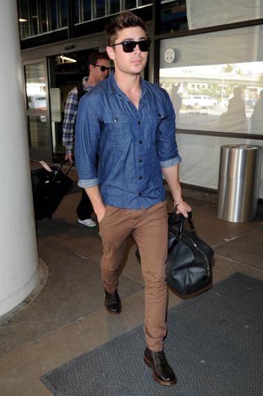 Zac Efron no aeroporto de Los Angeles, Estados Unidos