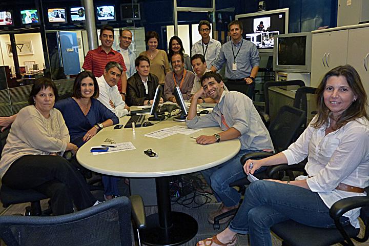 Fátima Bernardes com a equipe do Jornal Nacional