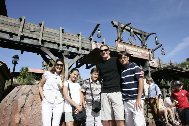 Andrea Guimarães e família na Disney