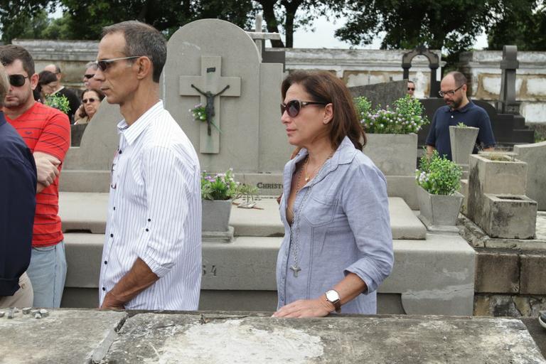 Nathalia Timberg e Totia Meirelles dão adeus à Sérgio Britto. Ator e diretor foi enterrado na manhã deste domingo, 17, no Cemitério do Cajú