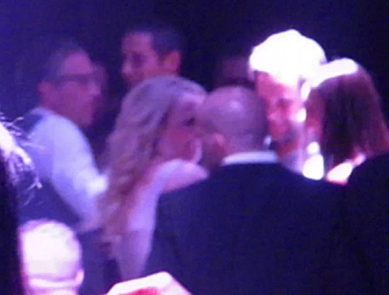 Britney Spears durante festa de aniversário do noivo em uma casa noturna de Las Vegas