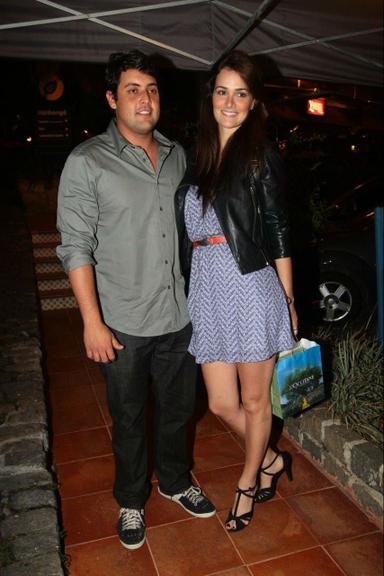 Bruno De Luca e Priscila Machado juntos no dia 12 de outubro, apenas três dias antes da aparição do apresentador sem a amada em shopping carioca