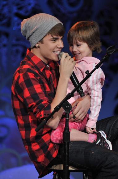 Justin Bieber cantou com sua irmãzinha de três anos Jazmyn