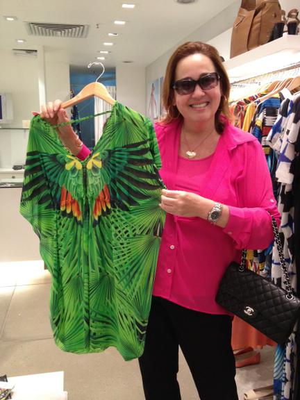 Claudia Gimenez vai às compras no Rio de Janeiro