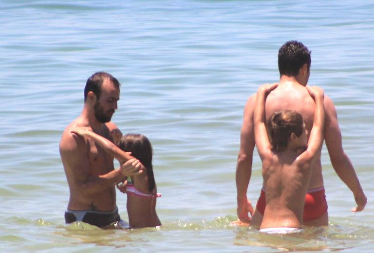 Julio Cesar e Roger curtem praia da Barra da Tijuca