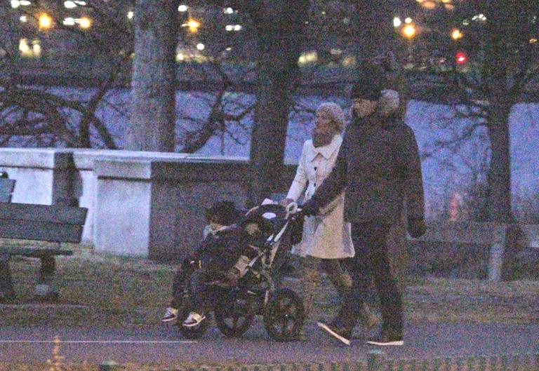 Gisele Bündchen passeia com a família em Boston