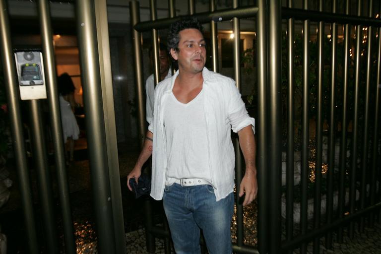 Alexandre Nero chegando na festa de réveillon com o elenco de 'Fina Estampa', em Copacabana