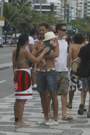 Renan Abreu com Romeo, marido e filho de Priscila Fantin