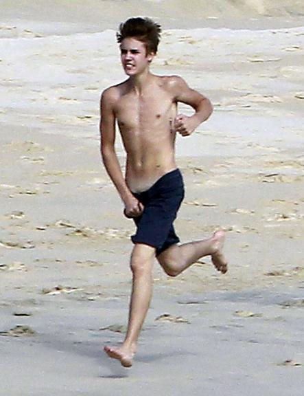 Justin Bieber corre na praia Los Cabos, no México