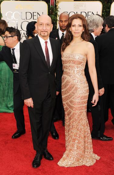 Sir Ben Kingsley e Daniela Lavender no tapete vermelho do Globo de Ouro