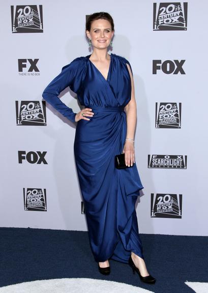 A atriz Emily Deschanel na festa da FOX após o Globo de Ouro