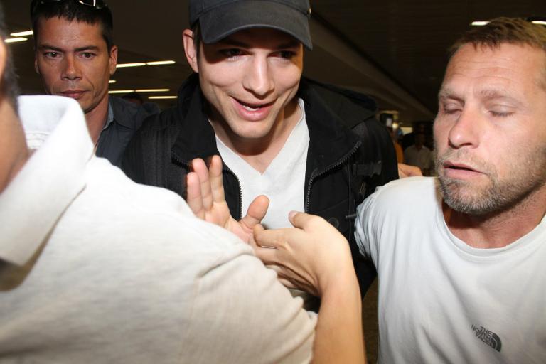 Ashton Kutcher desembarca em São Paulo para o SPFW