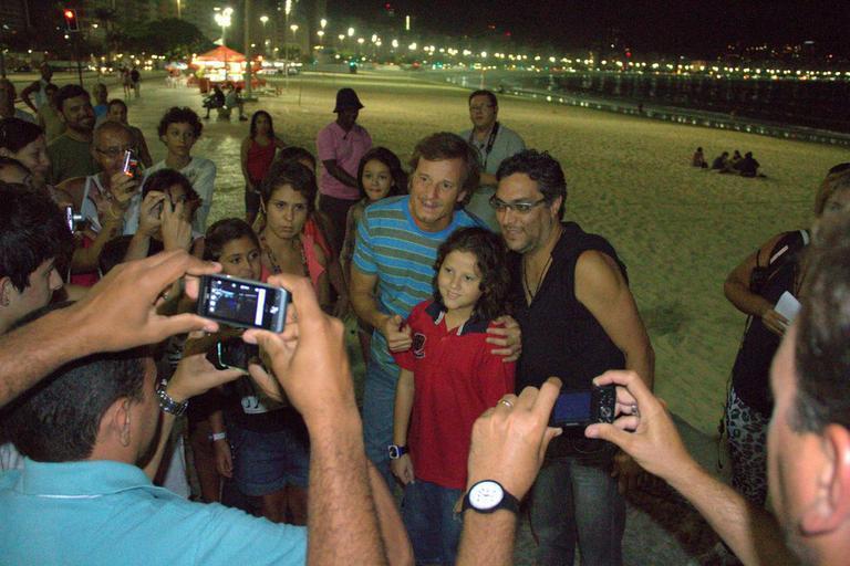 Marcelo posa com fãs