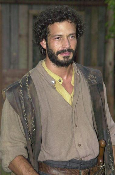 Malvino Salvador como Tobias na novela 'Cabocla', em 2004