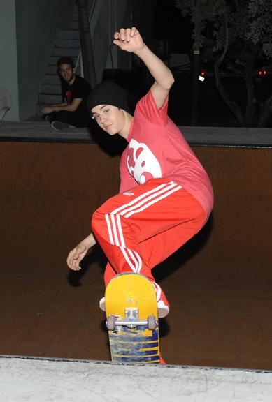 Justin Bieber mostra seu talento em cima do skate