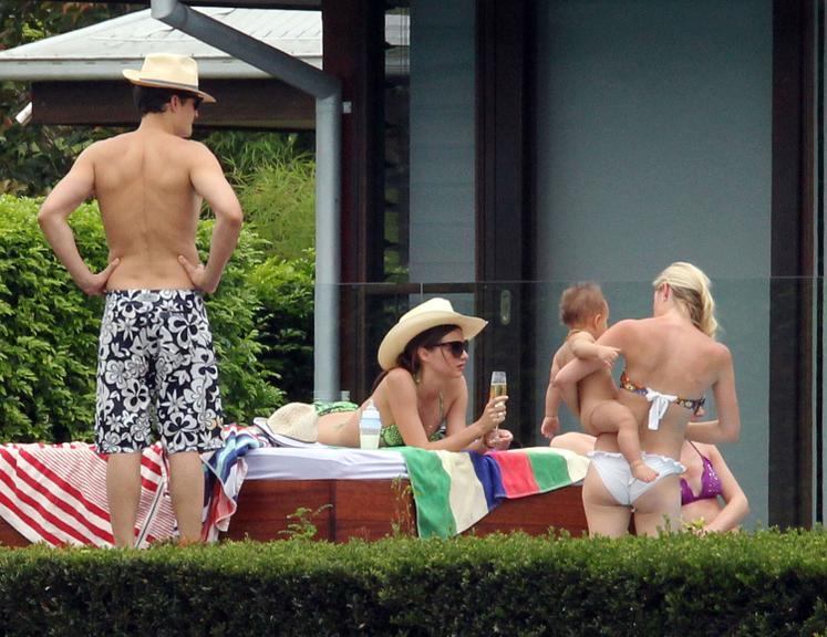 Orlando Bloom e Miranda Kerr de férias com o filho Flynn na Austrália