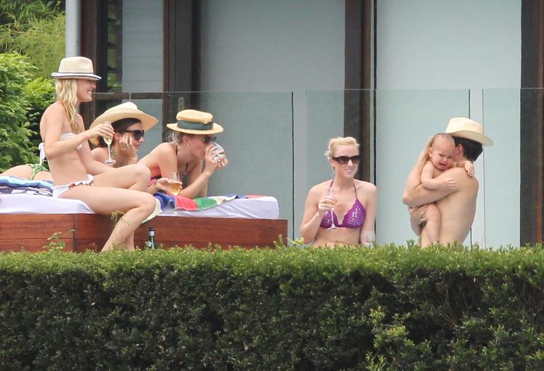 Orlando Bloom e Miranda Kerr de férias com o filho Flynn na Austrália
