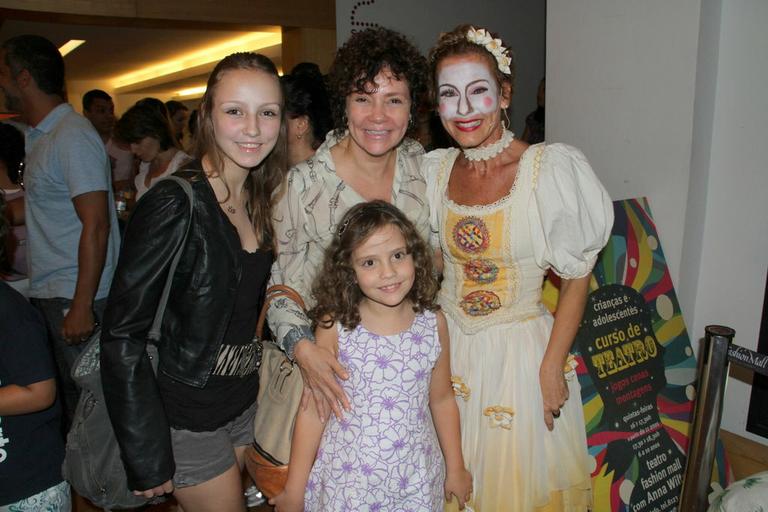 Thaís de Campos com as filhas