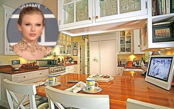 Taylor Swift comprou uma pequena casa em Beverly Hills, de US$3,97 milhões, com esta cozinha