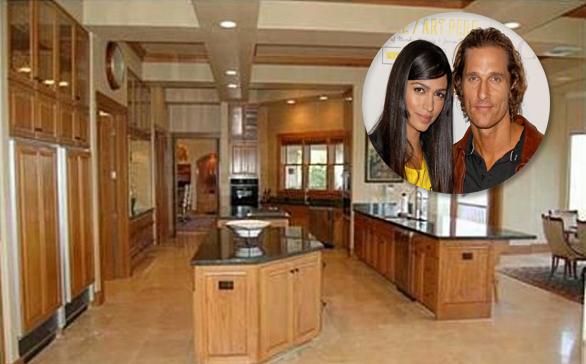 Matthew McConaughey cozinha para sua noiva, a brasileira Camila Alves, na cozinha desta mansão de US$ 6,6 milhões, em Austin